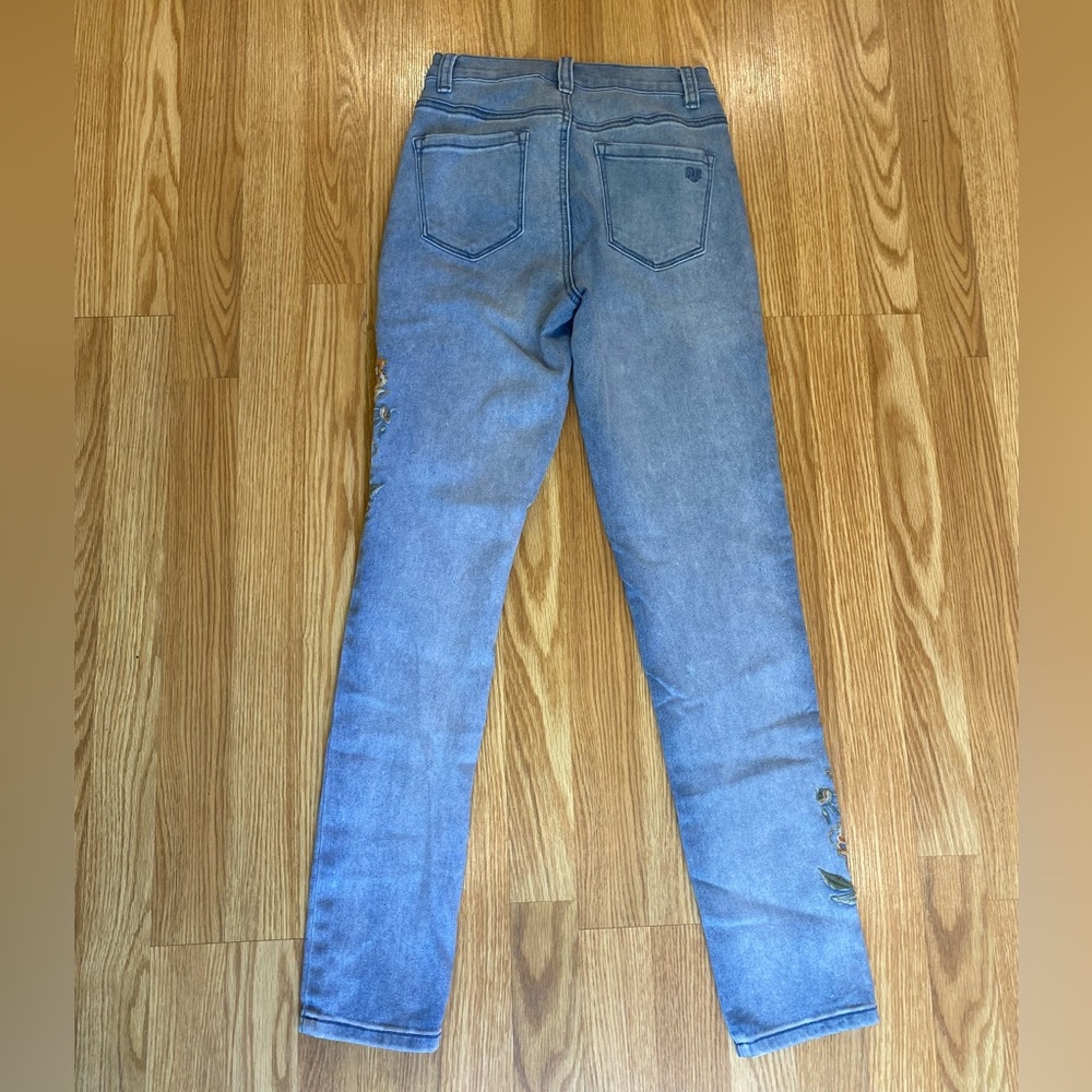 Embroidered high waist jeans size small EUC - Picture 4 of 10